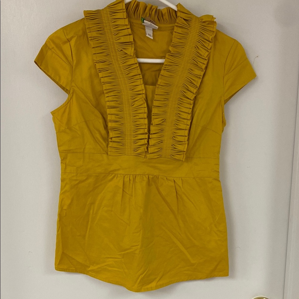 Women's Gold/ Mustard Ruffle V-Neck Top ❤️